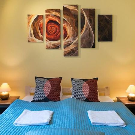 Big Cosy Retro Apt, Free Parking, 15Min Oldtown & Kazimierz - By Homelike Krakow Ngoại thất bức ảnh