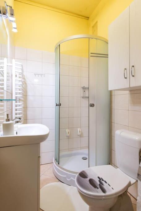 Big Cosy Retro Apt, Free Parking, 15Min Oldtown & Kazimierz - By Homelike Krakow Ngoại thất bức ảnh